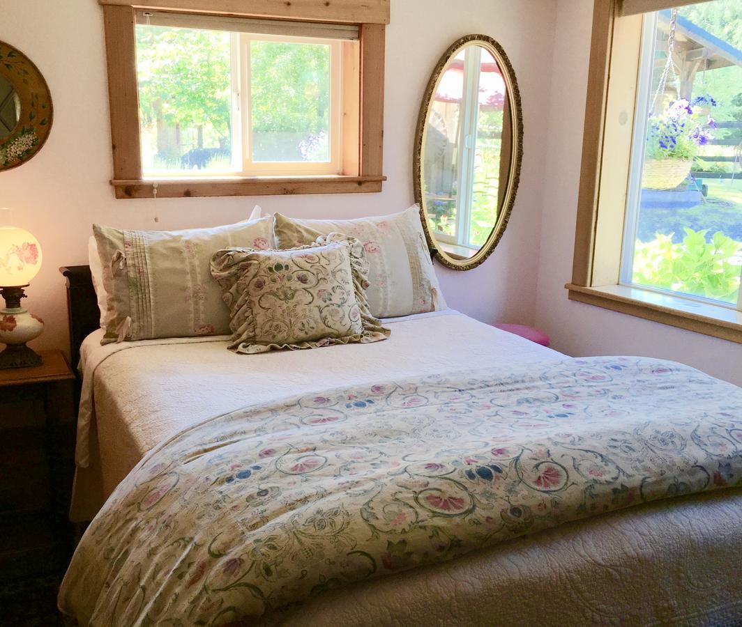 Bond Ranch Retreat Hotel King Hill Room photo